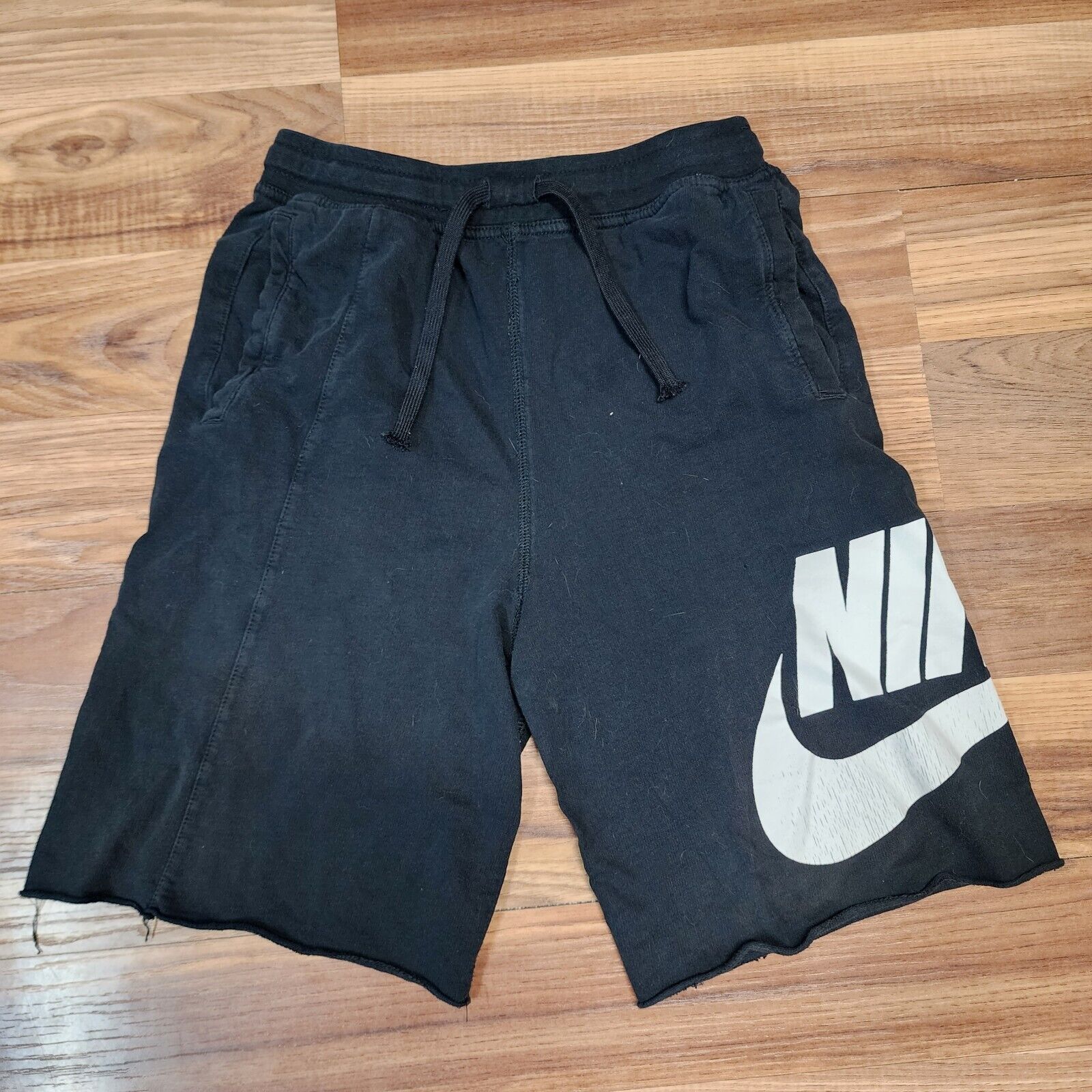Nike Sportswear Boys Xl  Lightweight Fleece Black Shorts At3070-010  Logo